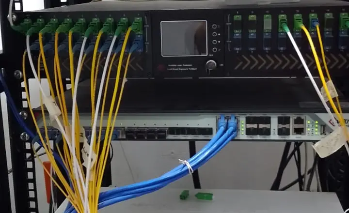 Allanaron y desbarataron a tres operadores de cable que retransmitían contenidos de DIRECTV